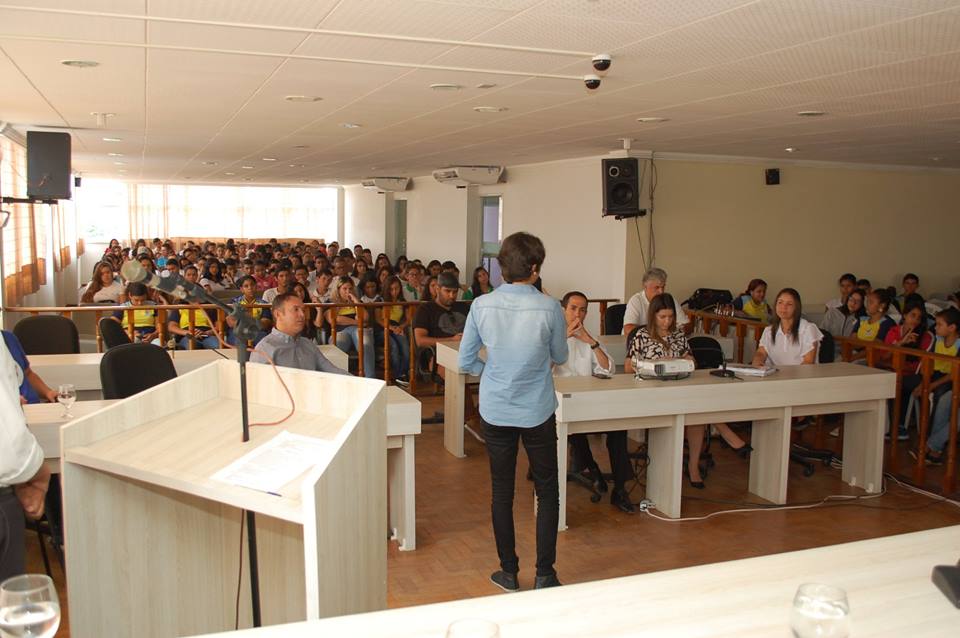 Câmara de Monteiro dialogando com a Juventude