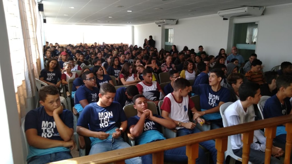 Câmara de Monteiro recebe alunos da rede municipal que se preparam para fazer a prova do SAEB